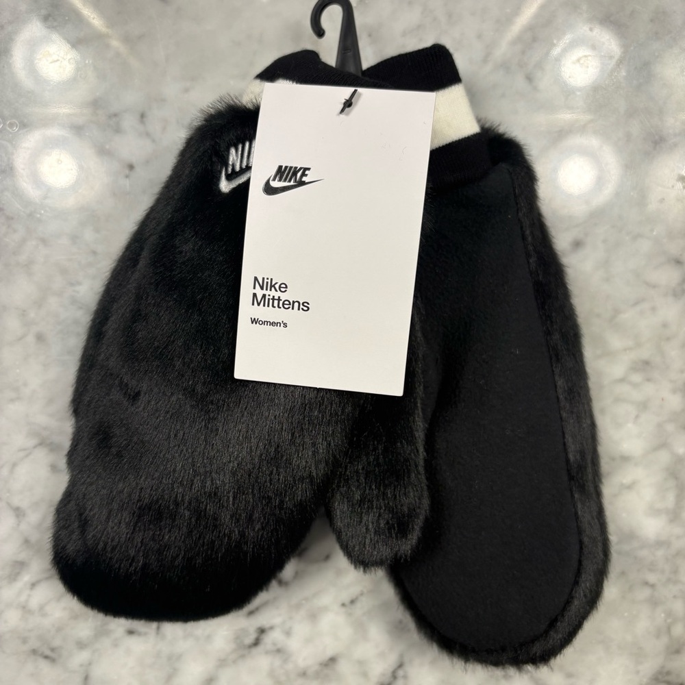 Nike Warm Faux Mittens White & Black Womens Size XS/S Small Cold Weather Winter